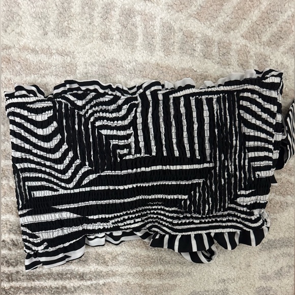 Black and White Striped Women top - Picture 4 of 7